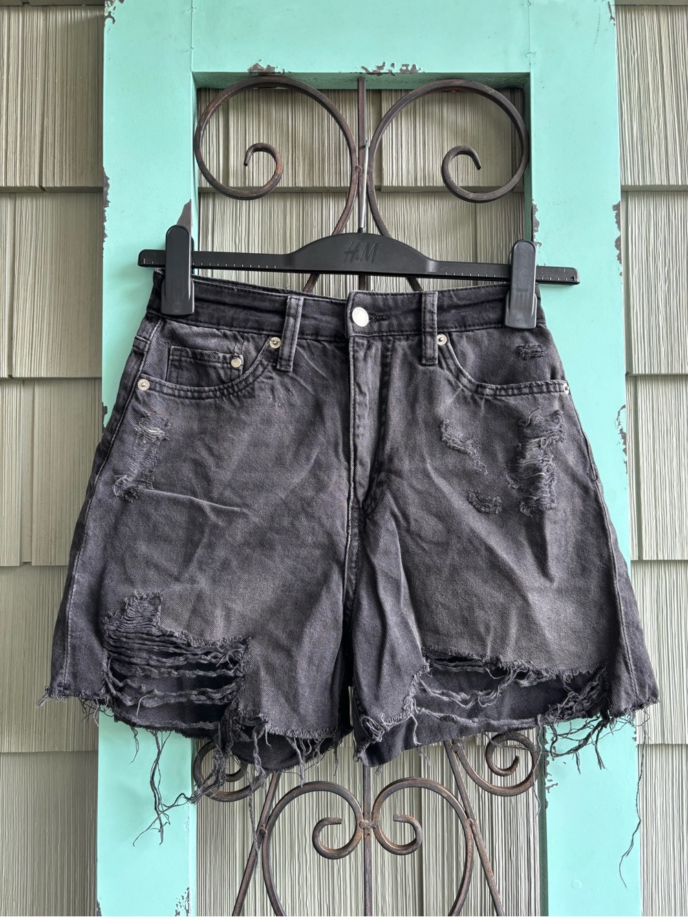 H&M gothic punk rock Women's Black Distressed Denim Shorts